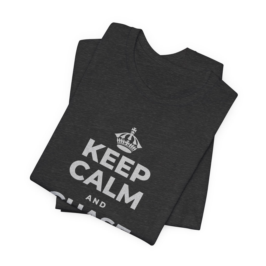 KEEP CALM AND CHASE THE LONG DAYS T-Shirt (White–Asphalt)