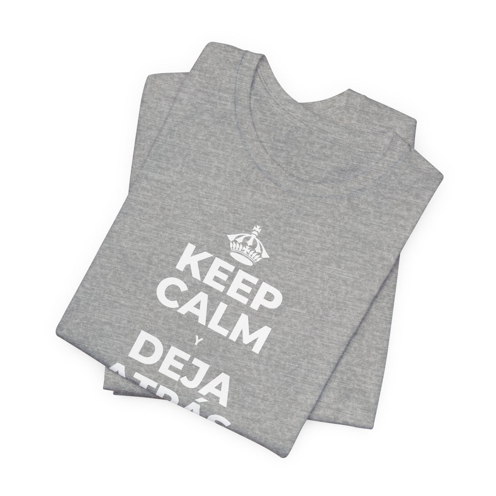 KEEP CALM Y DEJA ATRÁS LAS VIEJAS CARGAS T-Shirt (White–Asphalt)