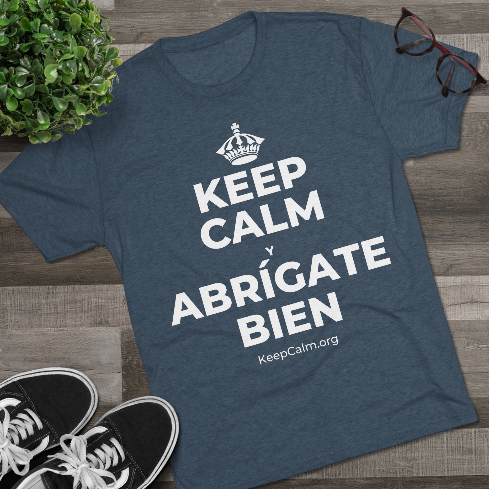 KEEP CALM Y ABRÍGATE BIEN Tri-Blend Tee