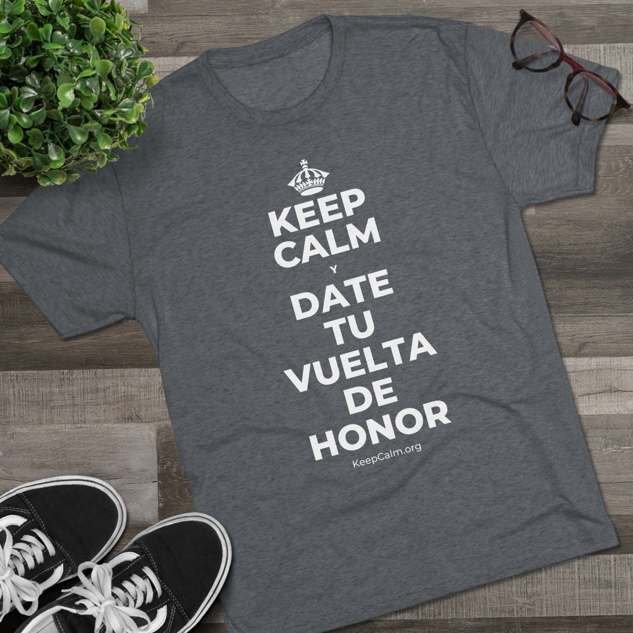 KEEP CALM Y DATE TU VUELTA DE HONOR Tri-Blend Tee