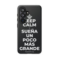 KEEP CALM Y SUEÑA UN POCO MÁS GRANDE Phone Case (Dark)