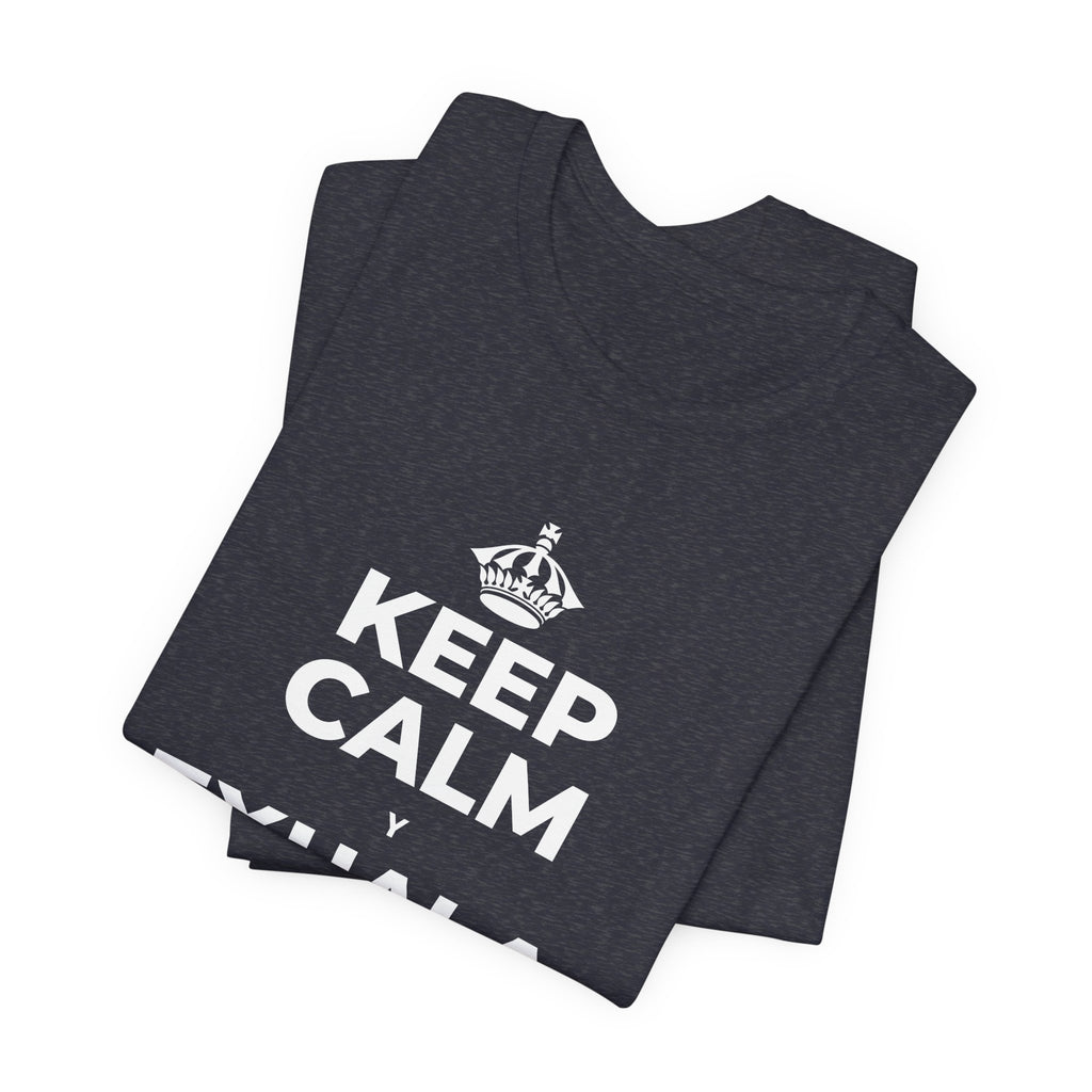 KEEP CALM Y EXHALA, ES VIERNES T-Shirt (White–Asphalt)
