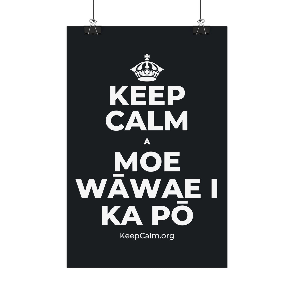 KEEP CALM A MOE WĀWAE I KA PŌ Satin Poster (Dark)