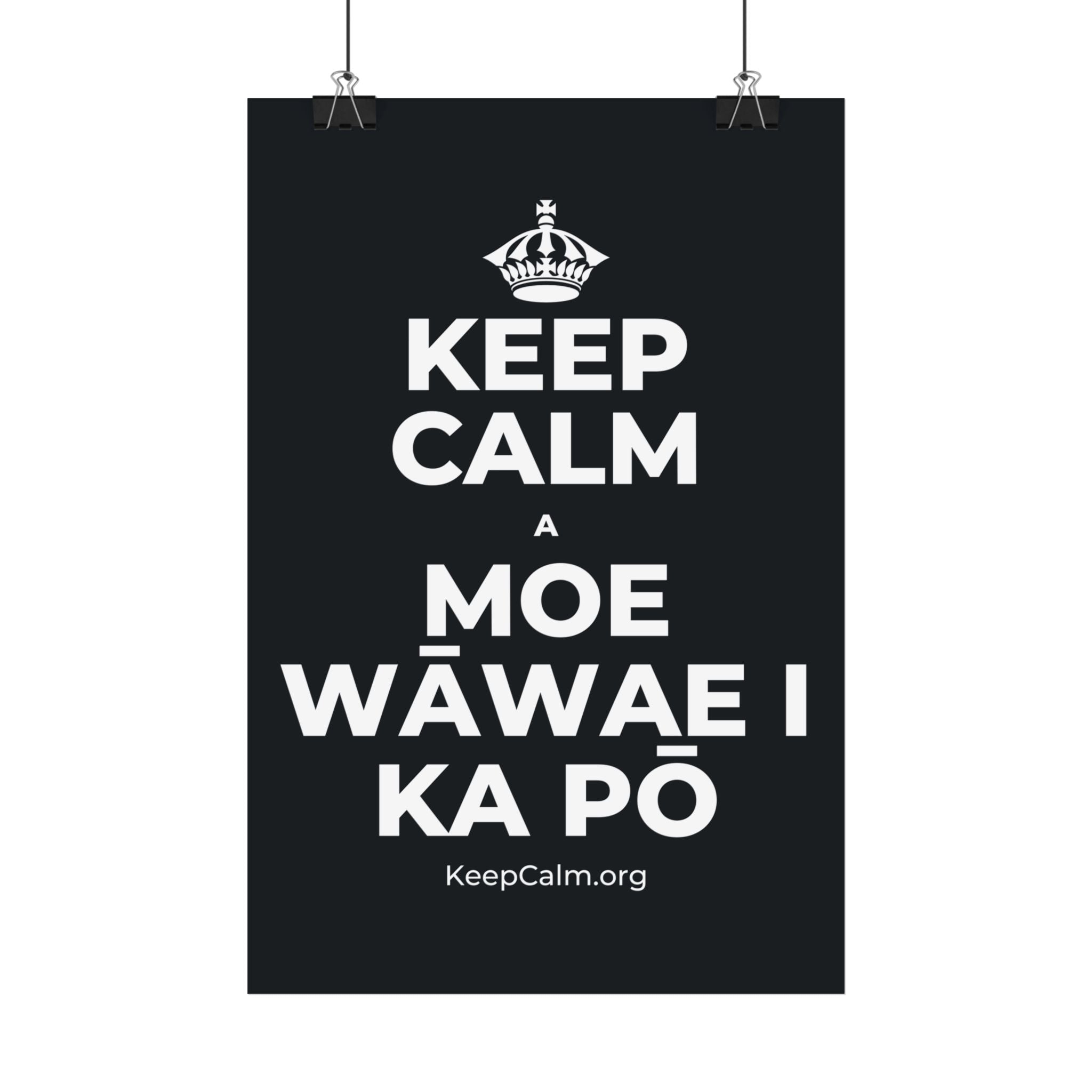KEEP CALM A MOE WĀWAE I KA PŌ Satin Poster (Dark)