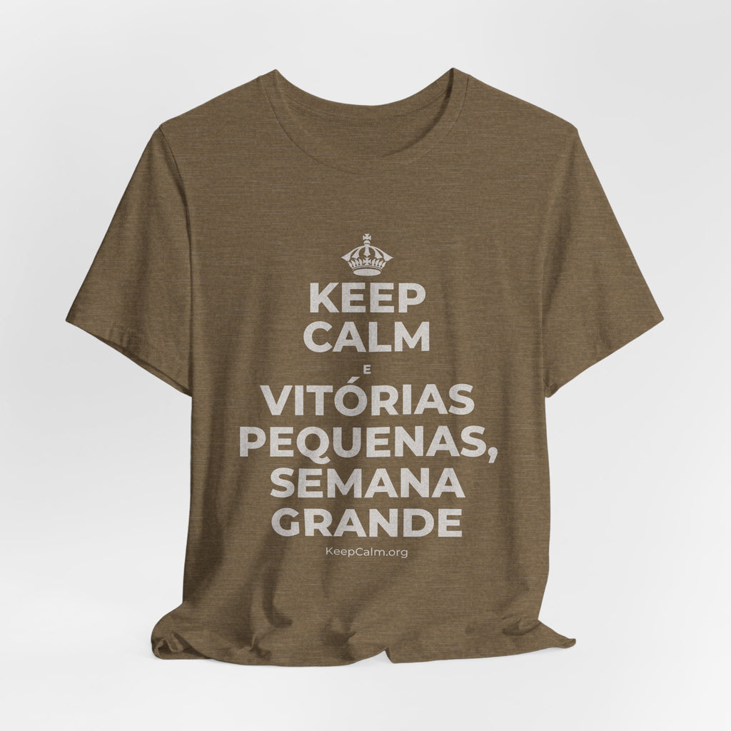 KEEP CALM E VITÓRIAS PEQUENAS, SEMANA GRANDE T-Shirt (Soft Cream–Heather Mauve)