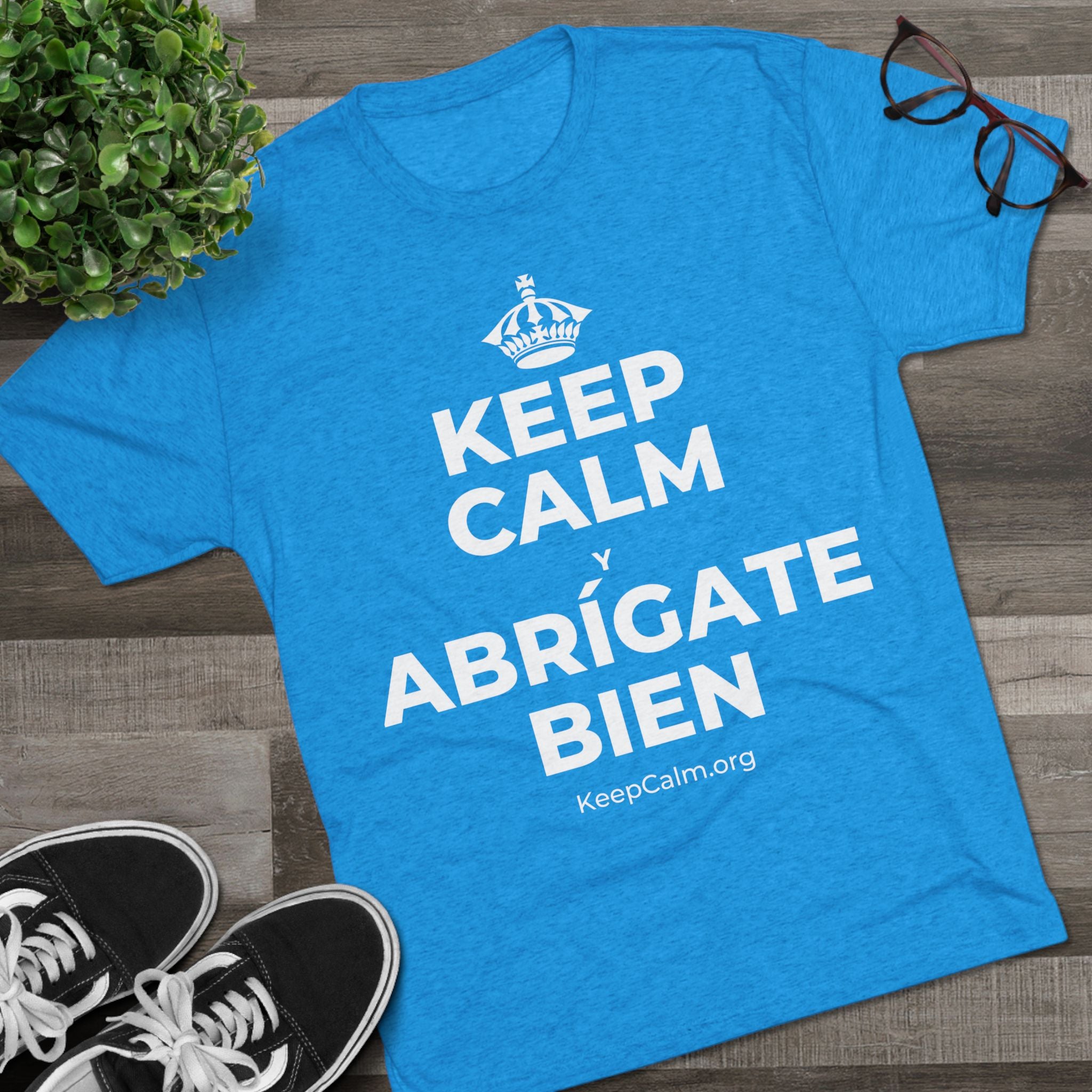 KEEP CALM Y ABRÍGATE BIEN Tri-Blend Tee
