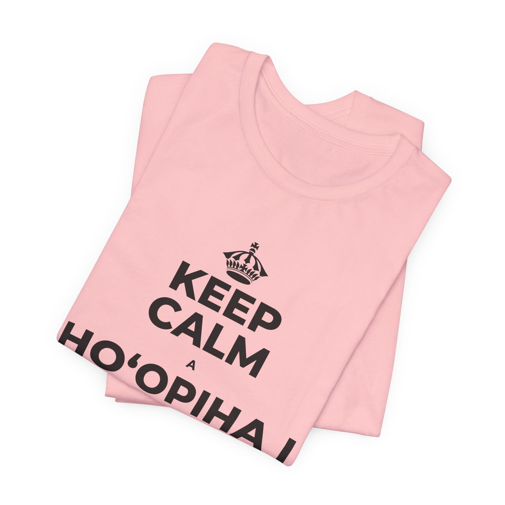 KEEP CALM A HOʻOPIHA I KOU KĪʻAHA ME KE ALOHA T-Shirt (White–Asphalt)