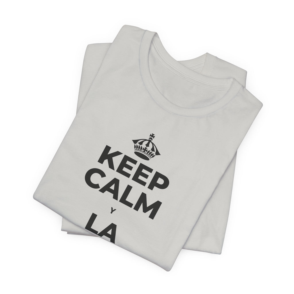 KEEP CALM Y LA FRENTE EN ALTO T-Shirt (Baby Blue–Silver)