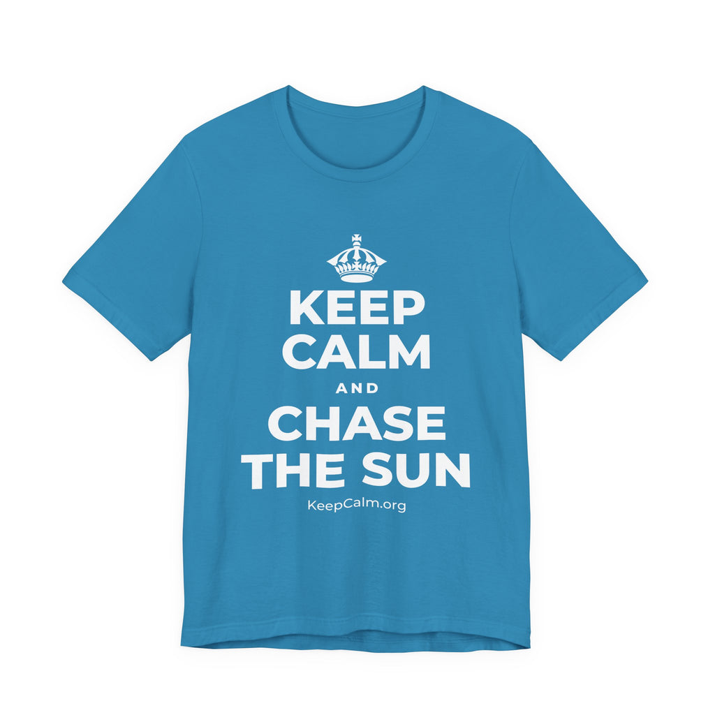 KEEP CALM AND CHASE THE SUN T-Shirt (White–Asphalt)