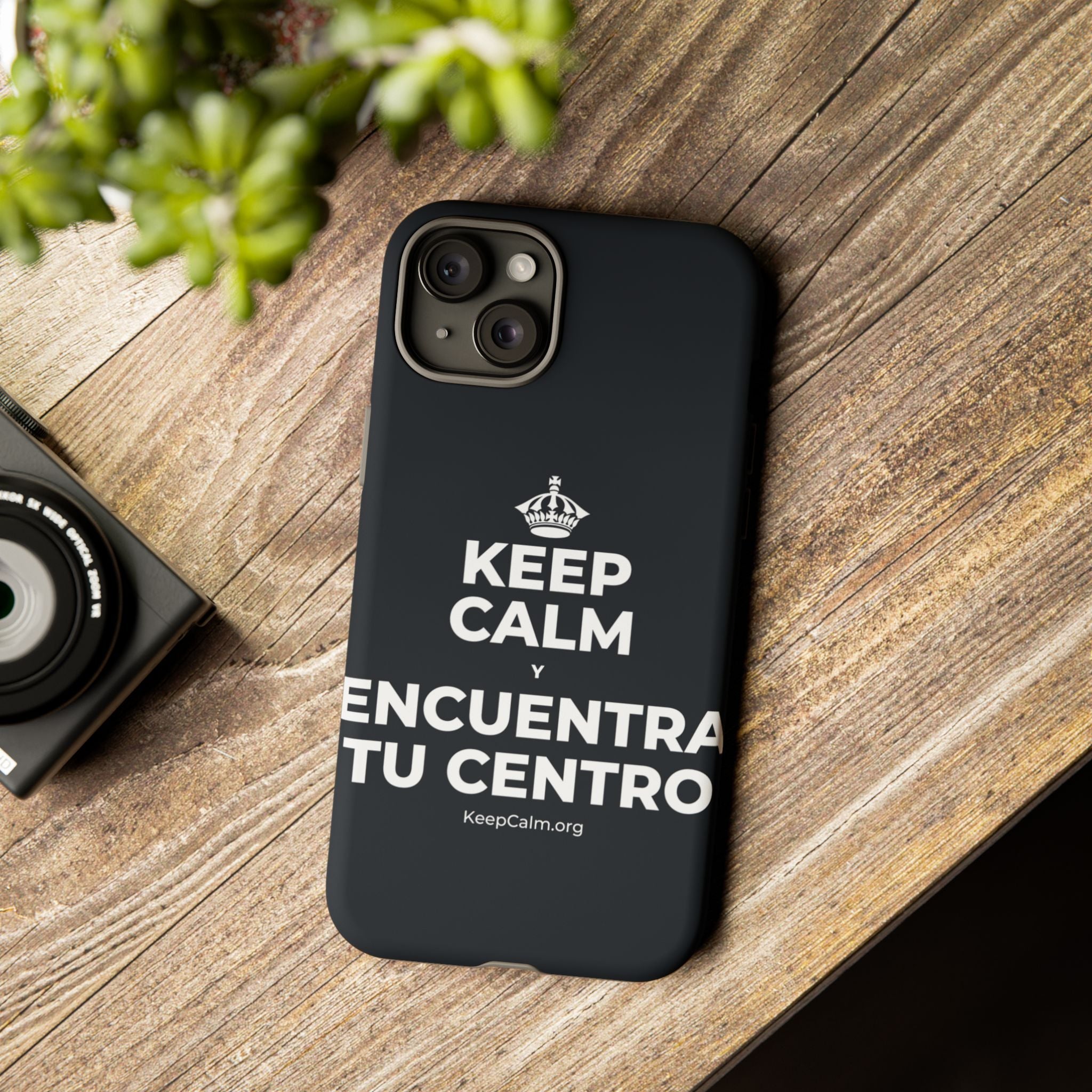 KEEP CALM Y ENCUENTRA TU CENTRO Phone Case (Dark)