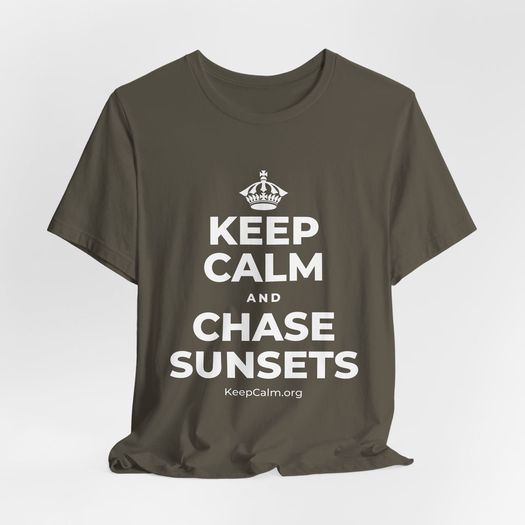 KEEP CALM AND CHASE SUNSETS T-Shirt (White–Asphalt)