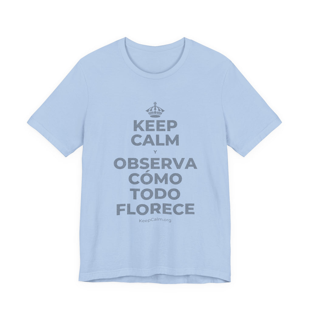 KEEP CALM Y OBSERVA CÓMO TODO FLORECE T-Shirt (Baby Blue–Silver)