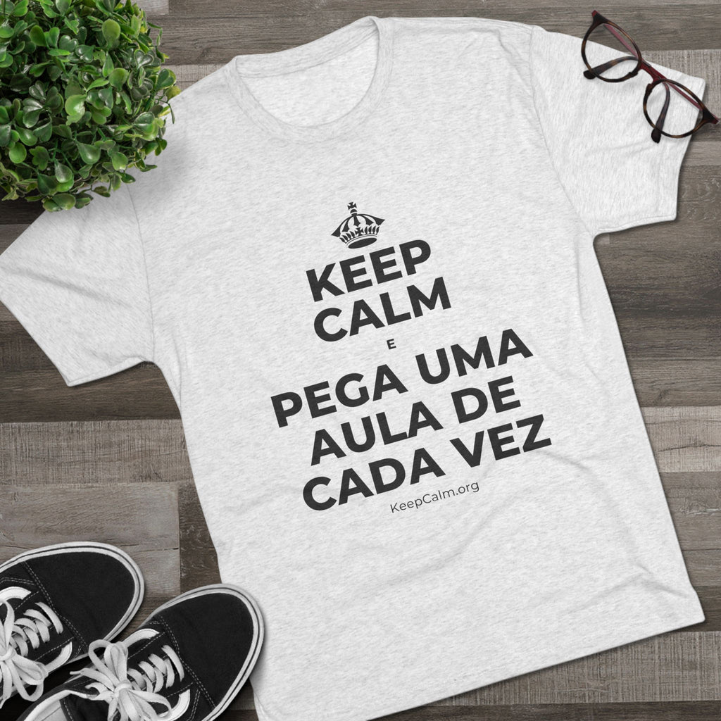 KEEP CALM E PEGA UMA AULA DE CADA VEZ Tri-Blend Tee