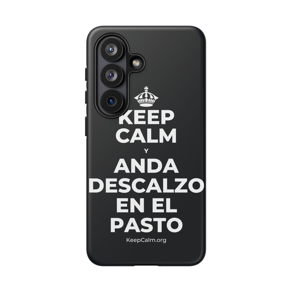 KEEP CALM Y ANDA DESCALZO EN EL PASTO Phone Case (Dark)