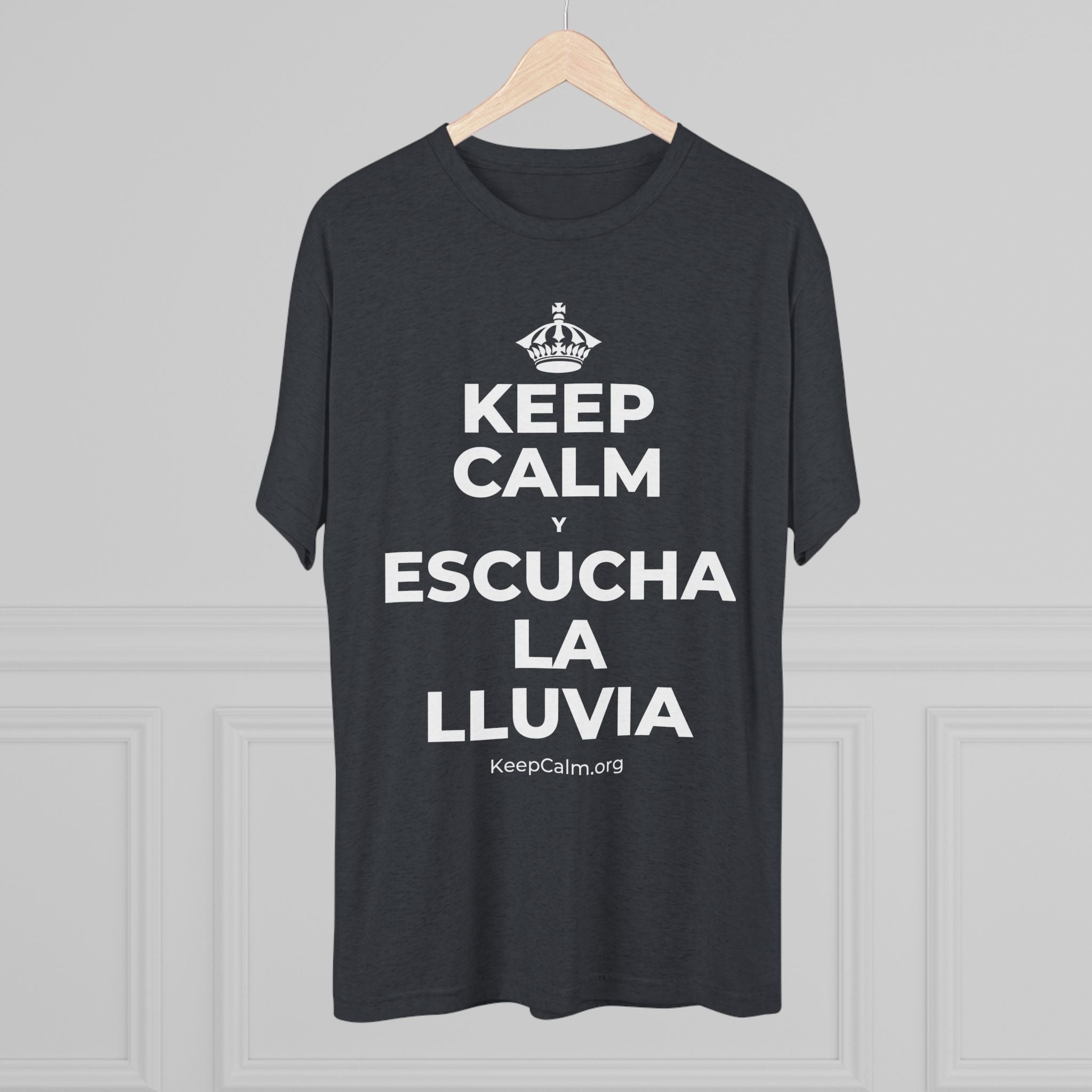 KEEP CALM Y ESCUCHA LA LLUVIA Tri-Blend Tee