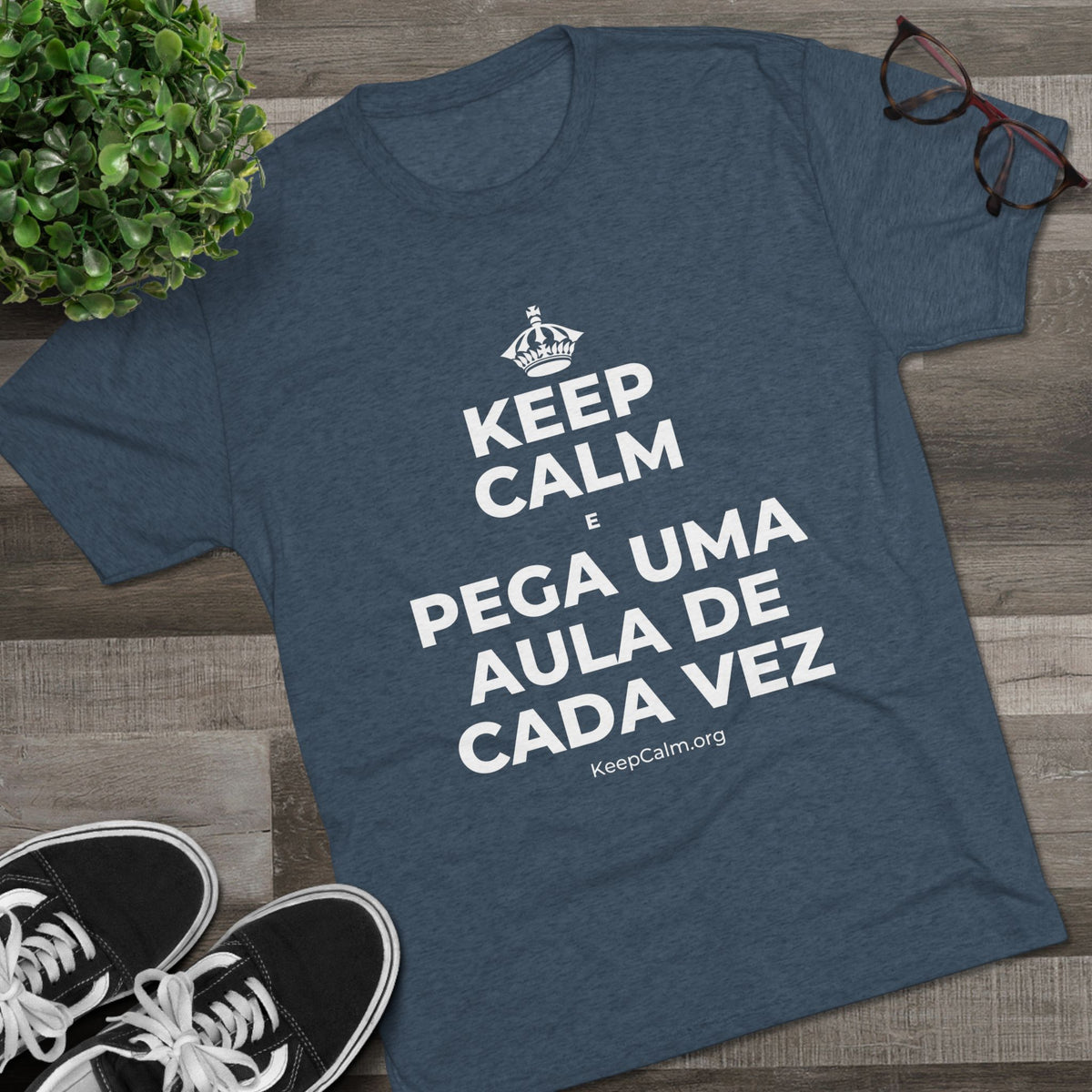 KEEP CALM E PEGA UMA AULA DE CADA VEZ Tri-Blend Tee