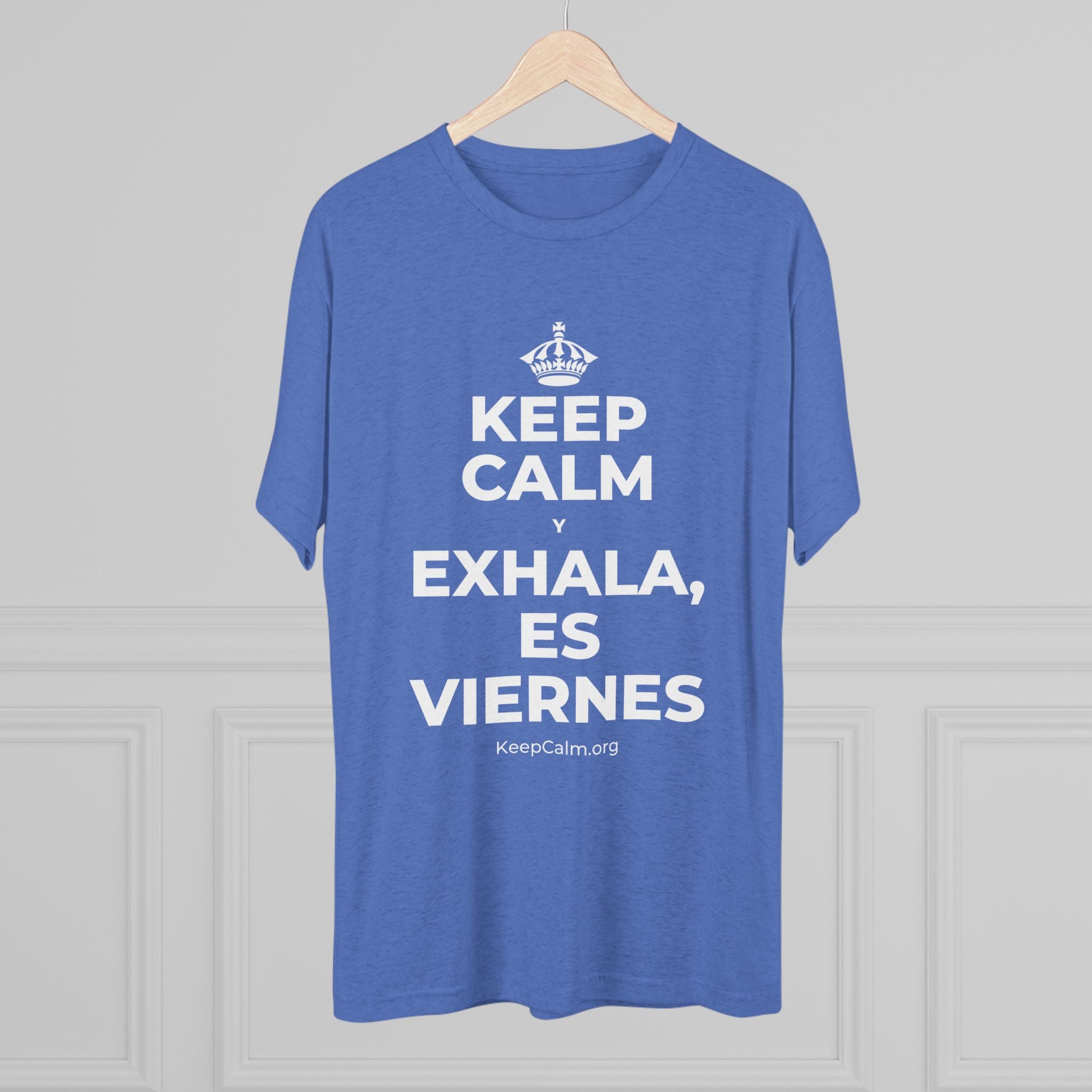 KEEP CALM Y EXHALA, ES VIERNES Tri-Blend Tee