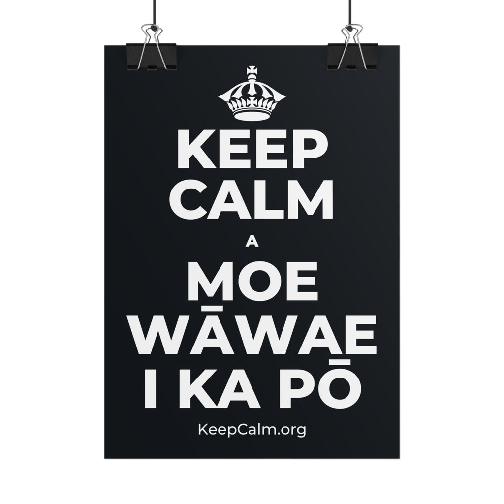 KEEP CALM A MOE WĀWAE I KA PŌ Poster (Dark)