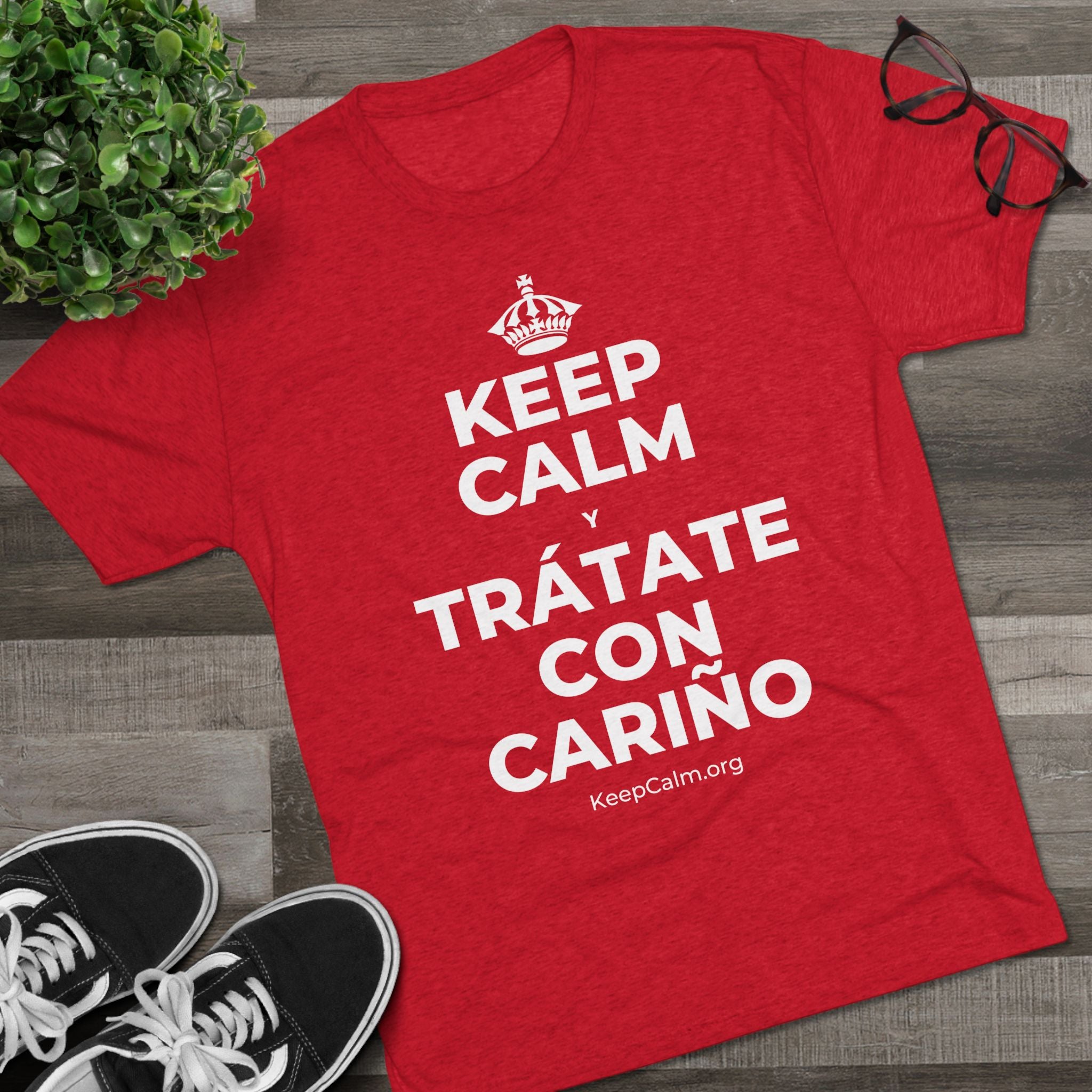 KEEP CALM Y TRÁTATE CON CARIÑO Tri-Blend Tee