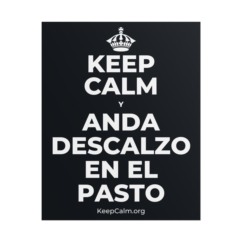 KEEP CALM Y ANDA DESCALZO EN EL PASTO Poster (Dark)
