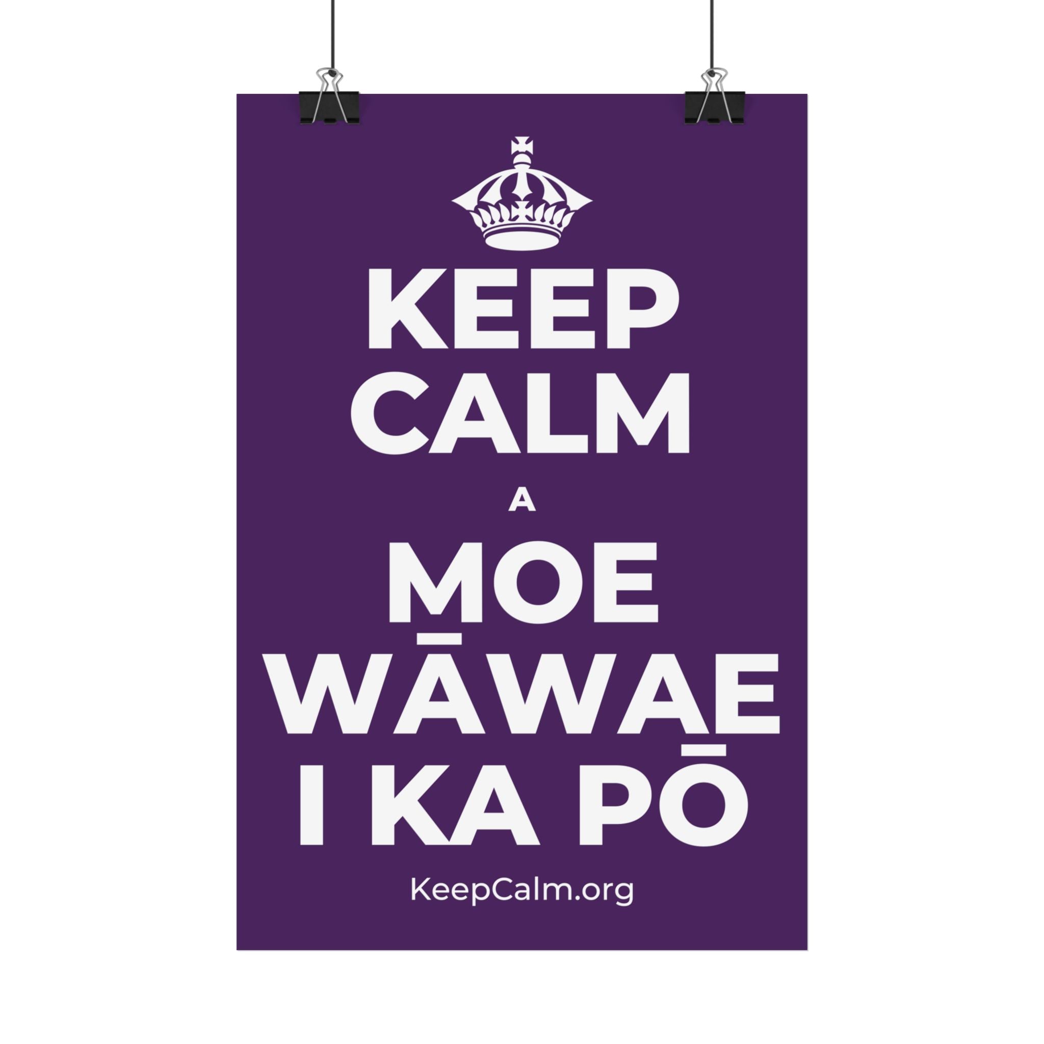 KEEP CALM A MOE WĀWAE I KA PŌ Satin Poster