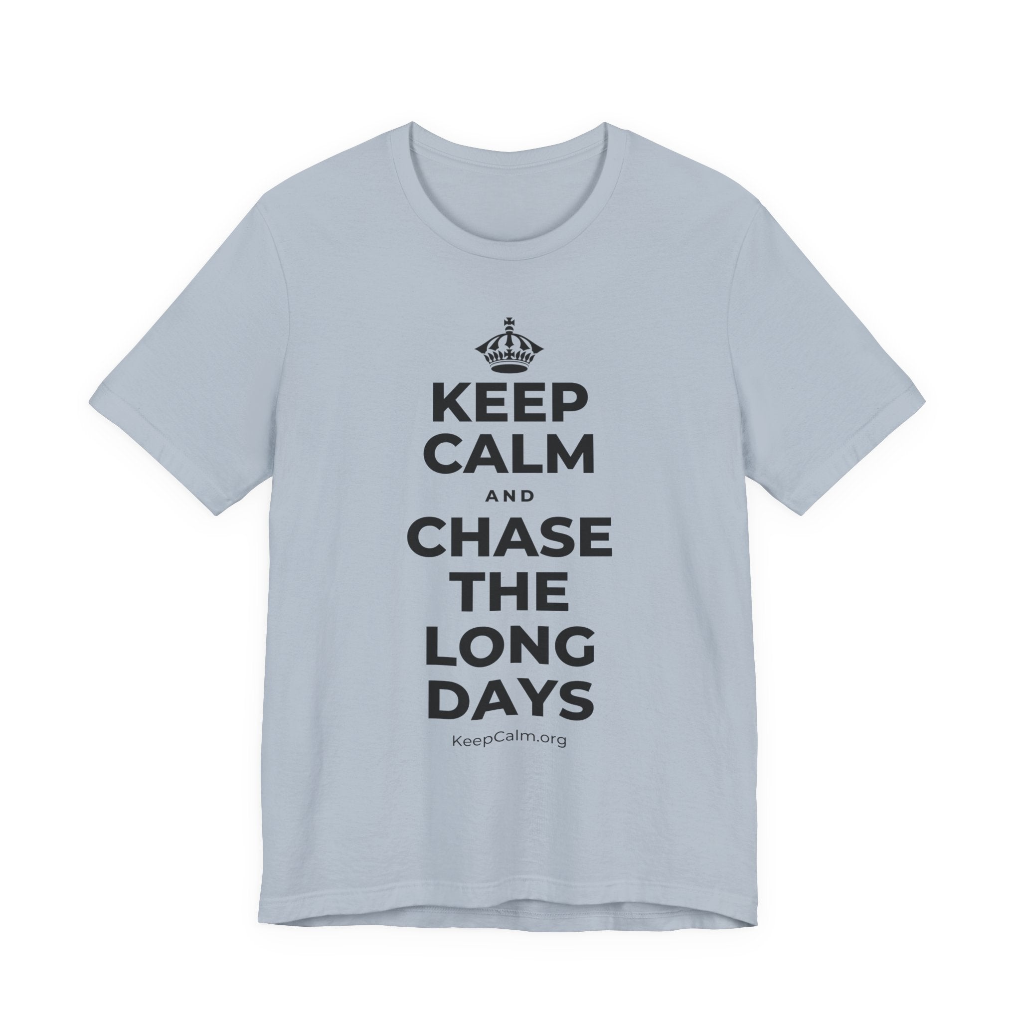 KEEP CALM AND CHASE THE LONG DAYS T-Shirt (White–Asphalt)