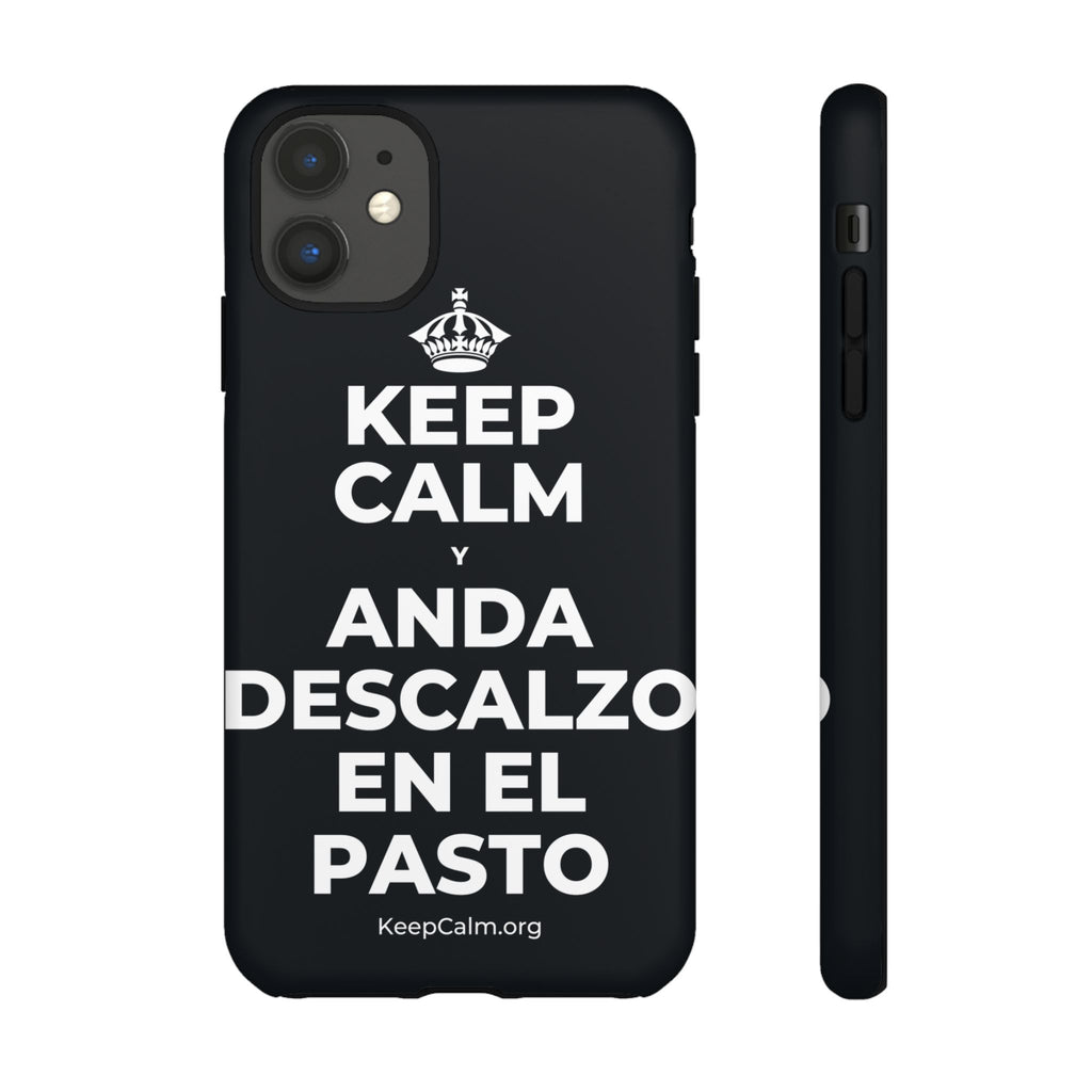 KEEP CALM Y ANDA DESCALZO EN EL PASTO Phone Case (Dark)