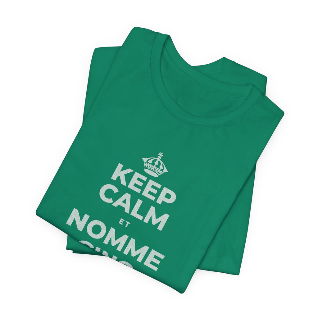 KEEP CALM ET NOMME CINQ CHOSES QUE TU VOIS T-Shirt (White–Asphalt)