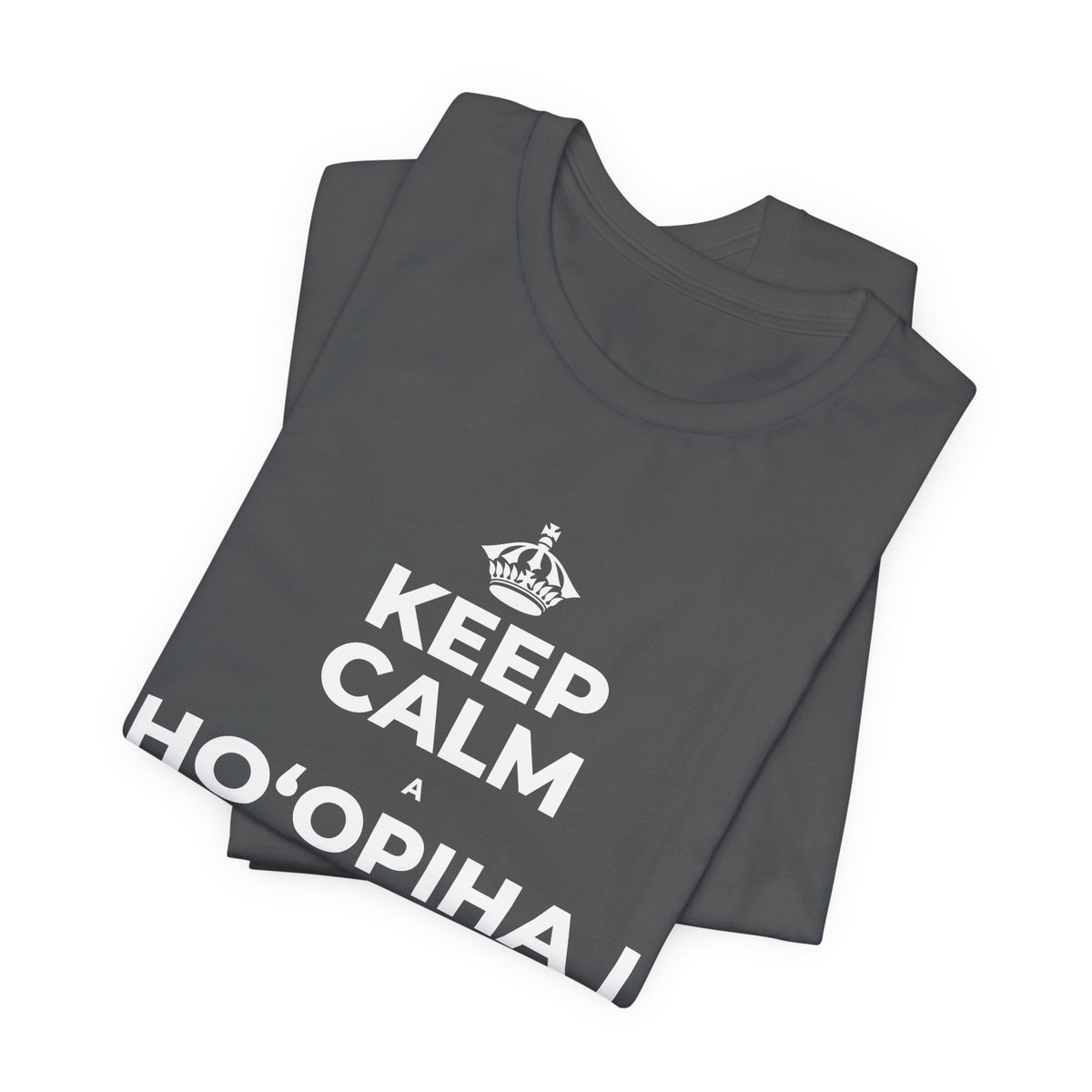 KEEP CALM A HOʻOPIHA I KOU KĪʻAHA ME KE ALOHA T-Shirt (White–Asphalt)