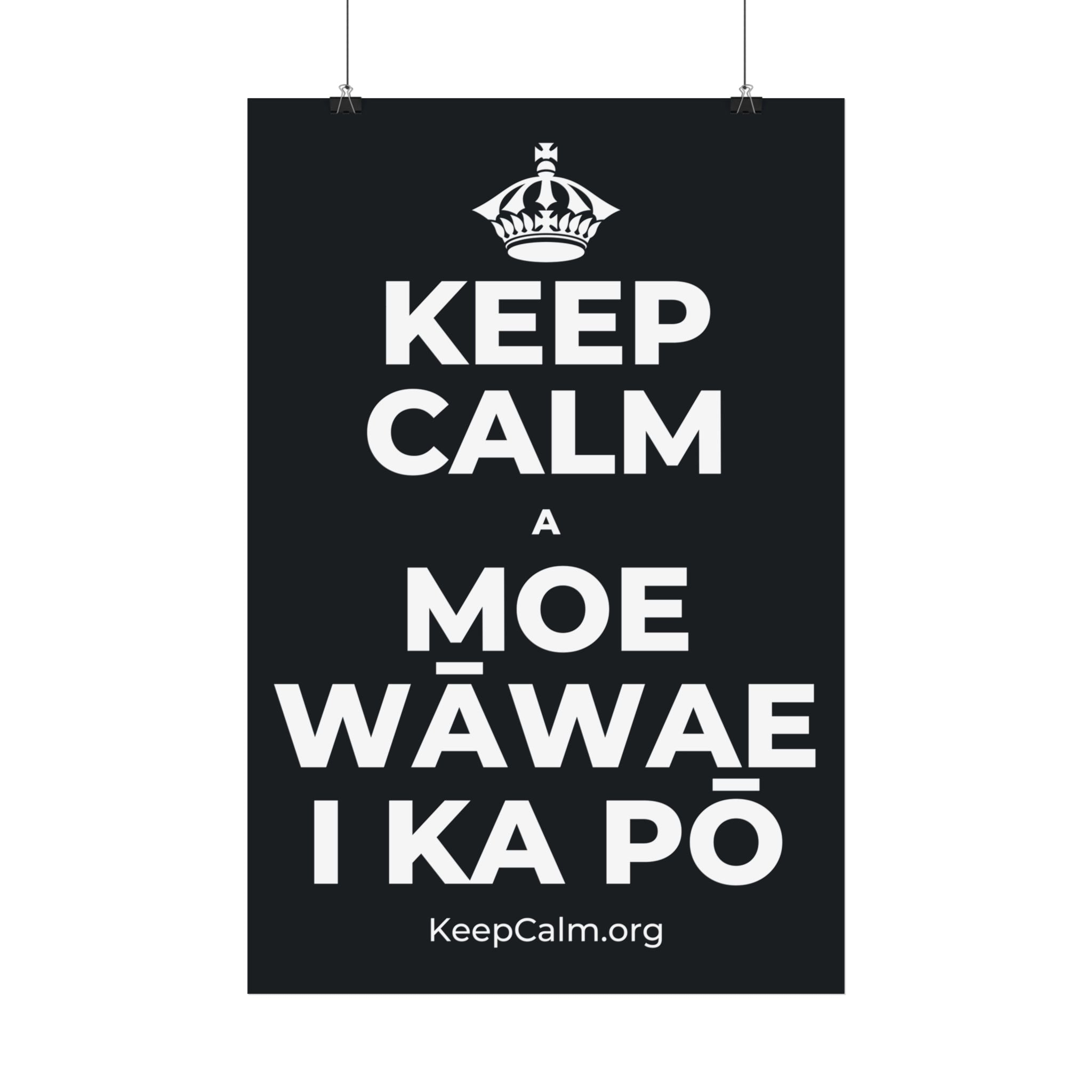 KEEP CALM A MOE WĀWAE I KA PŌ Satin Poster (Dark)