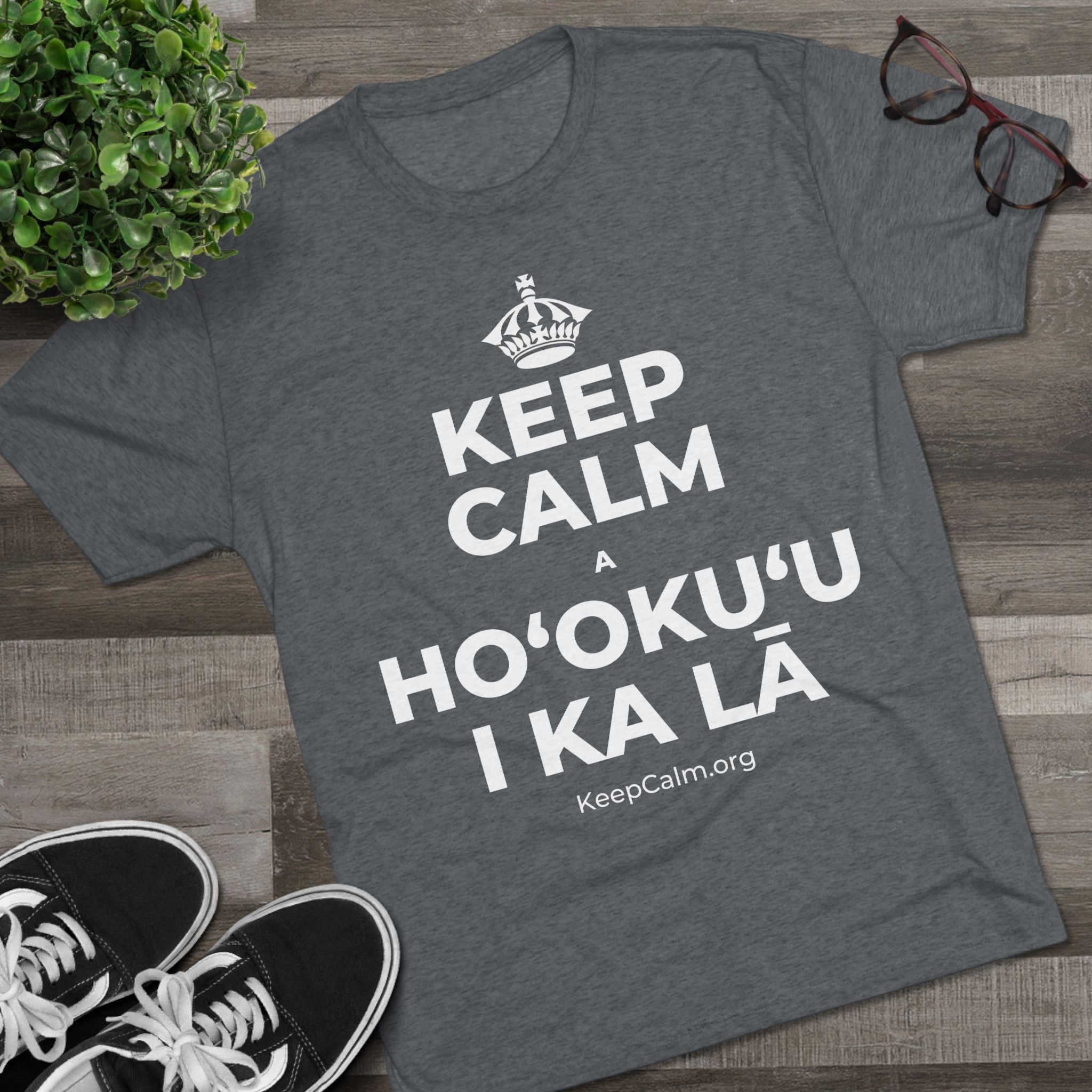 KEEP CALM A HOʻOKUʻU I KA LĀ Tri-Blend Tee