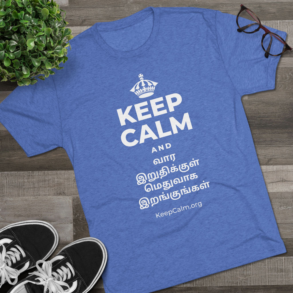 KEEP CALM AND வார இறுதிக்குள் மெதுவாக இறங்குங்கள் Tri-Blend Tee