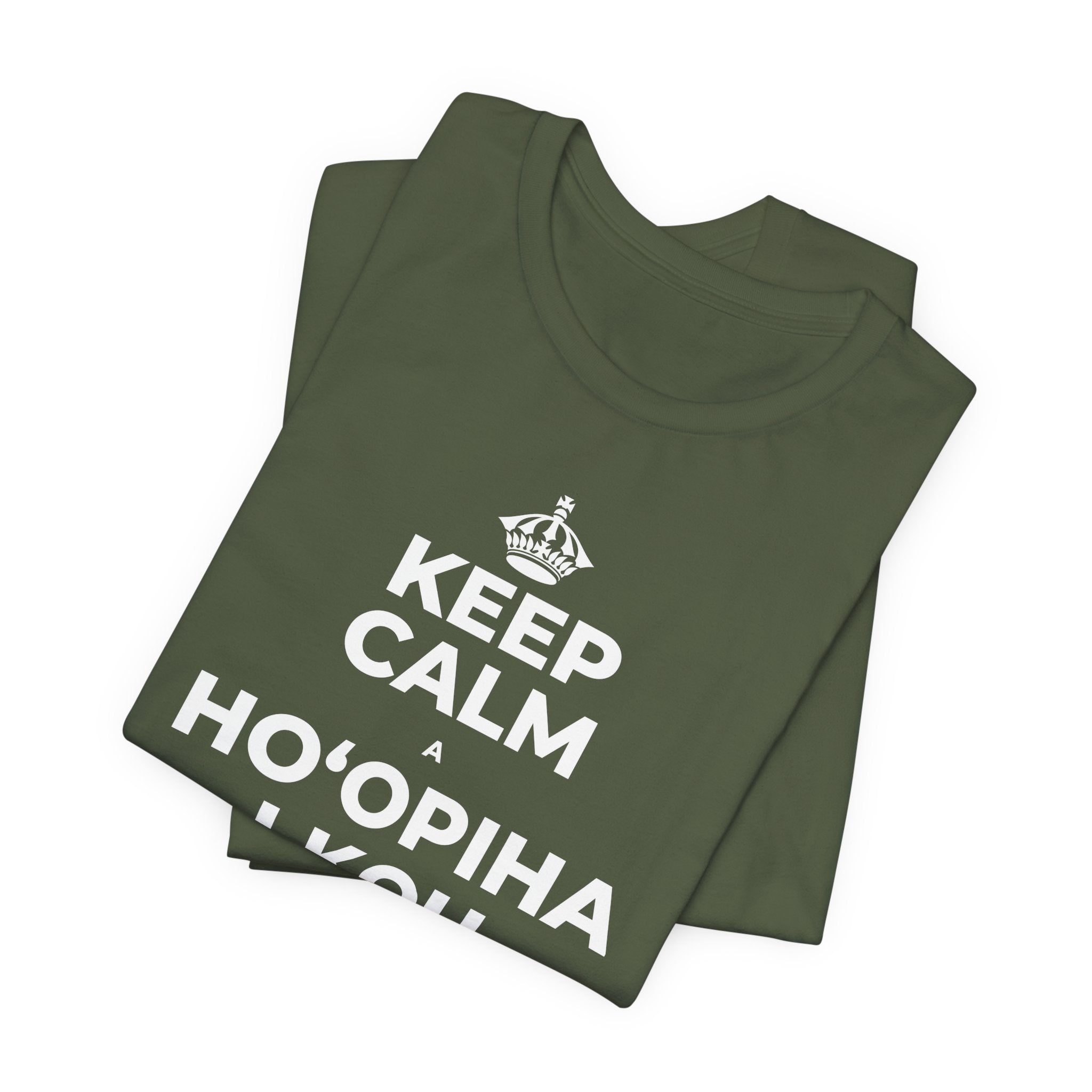 KEEP CALM A HOʻOPIHA I KOU KĪʻAHA ME KE ALOHA T-Shirt (Military Green–Autumn)