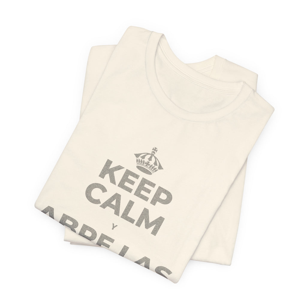 KEEP CALM Y ABRE LAS VENTANAS T-Shirt (White–Asphalt)