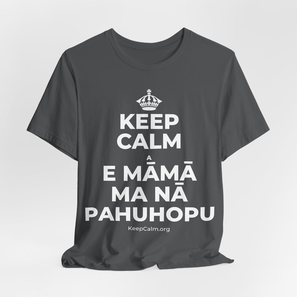 KEEP CALM A E MĀMĀ MA NĀ PAHUHOPU T-Shirt (White–Asphalt)