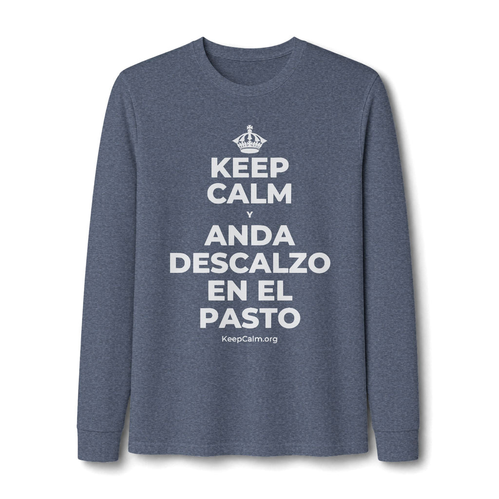 KEEP CALM Y ANDA DESCALZO EN EL PASTO Long Sleeve Tee