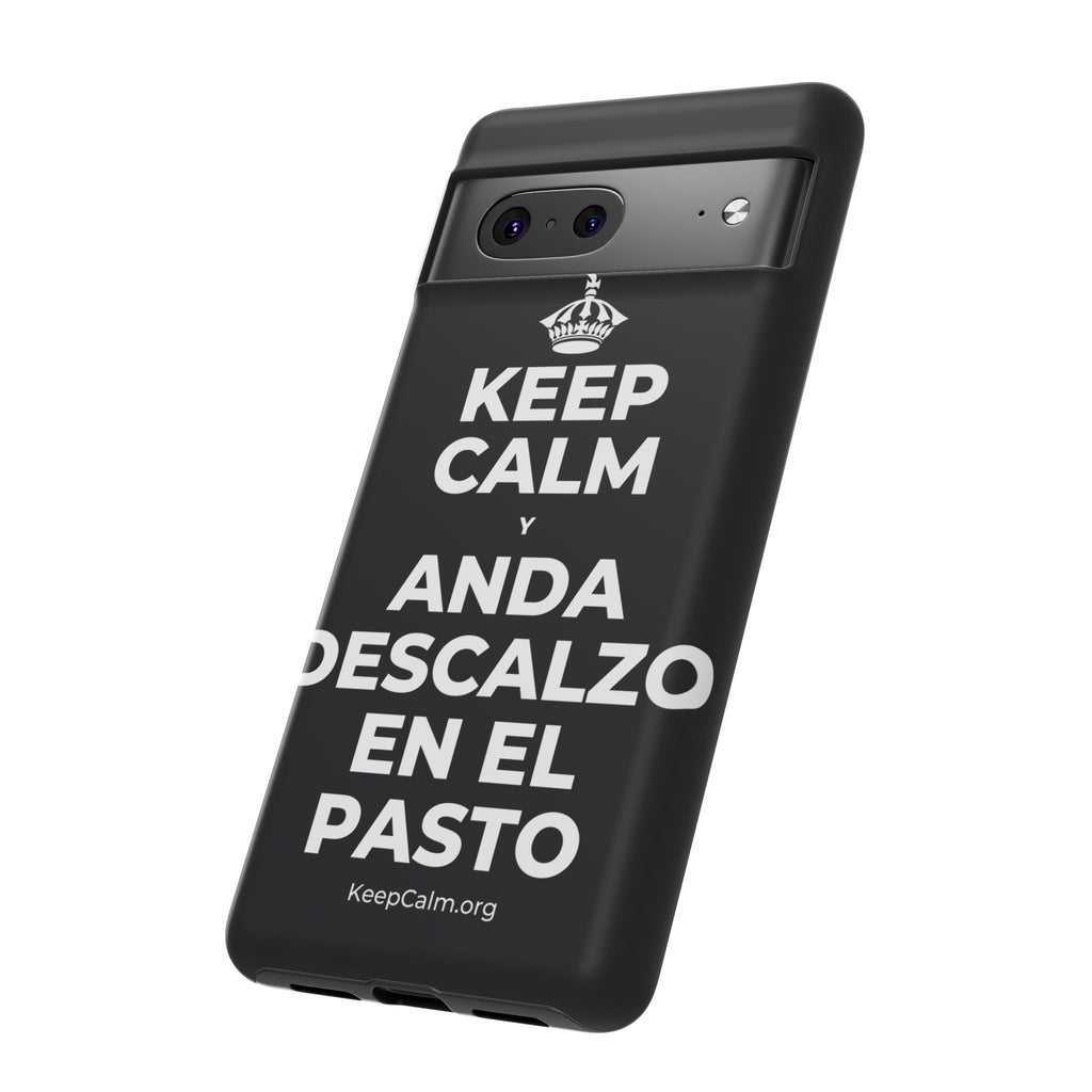 KEEP CALM Y ANDA DESCALZO EN EL PASTO Phone Case (Dark)