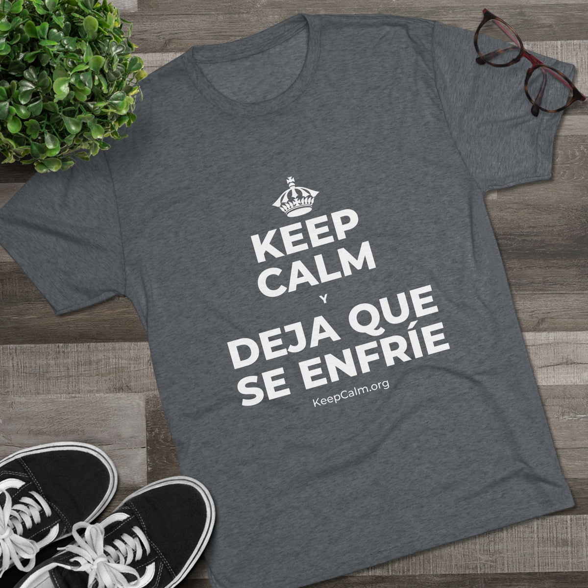 KEEP CALM Y DEJA QUE SE ENFRÍE Tri-Blend Tee