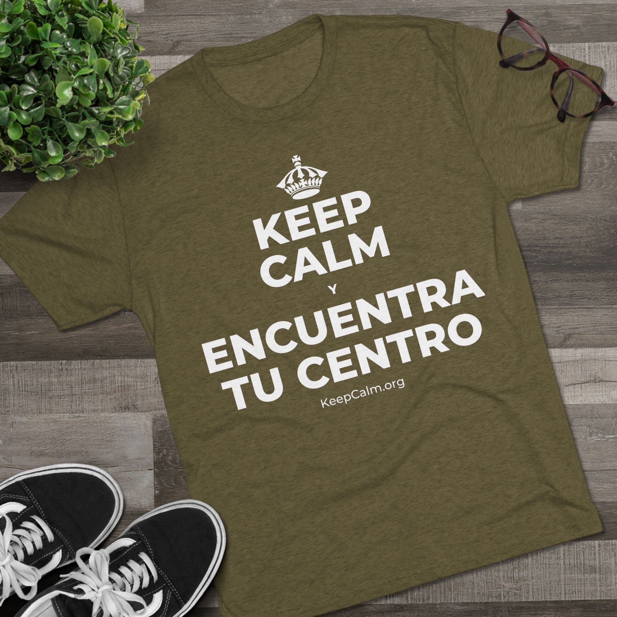 KEEP CALM Y ENCUENTRA TU CENTRO Tri-Blend Tee