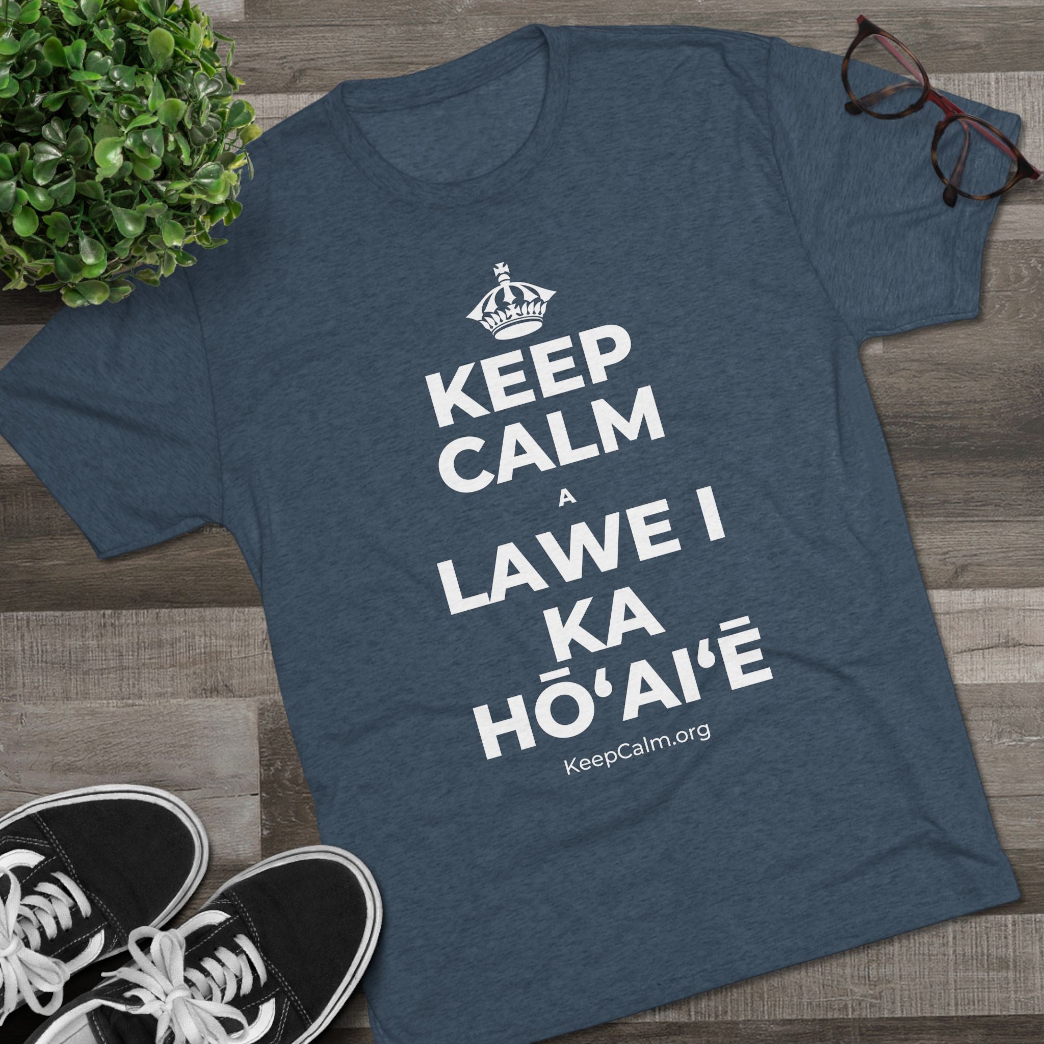 KEEP CALM A LAWE I KA HŌʻAIʻĒ Tri-Blend Tee