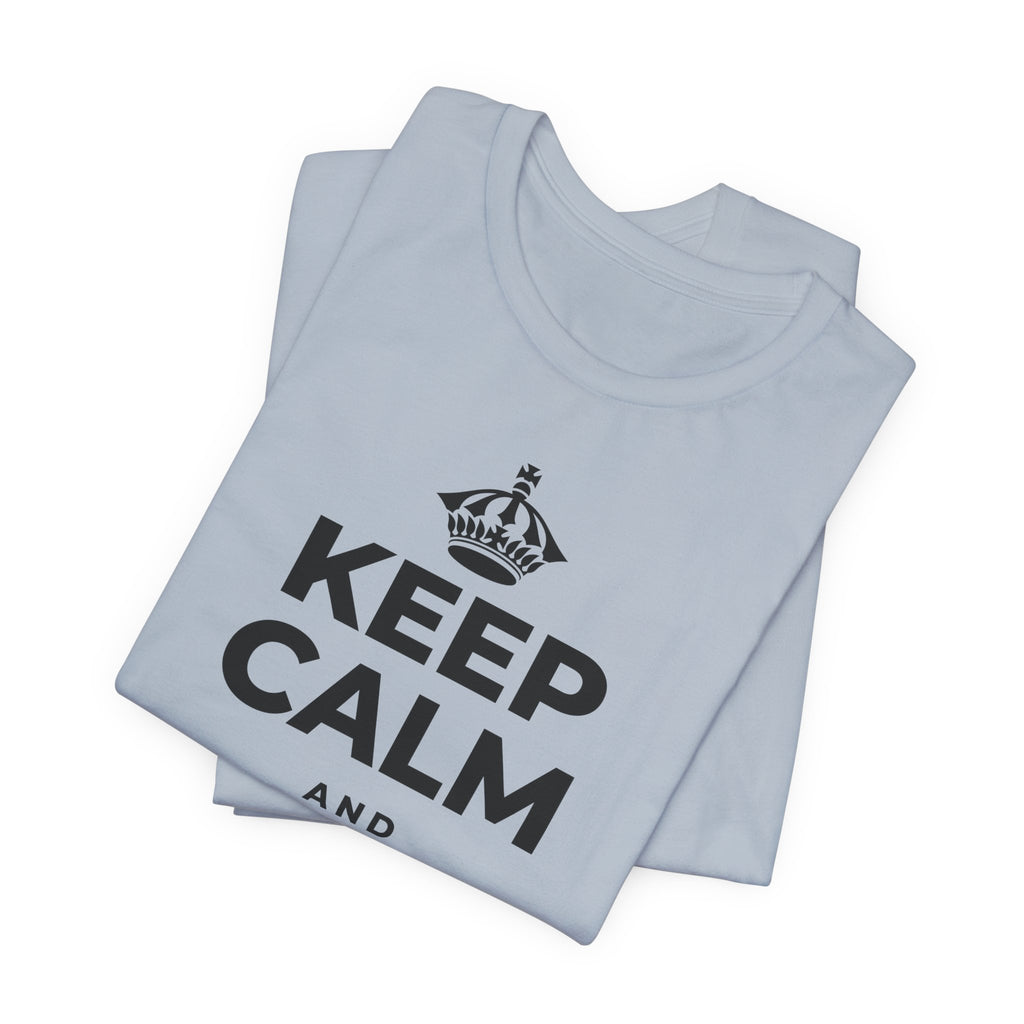 KEEP CALM AND வார இறுதிக்குள் மெதுவாக இறங்குங்கள் T-Shirt (White–Asphalt)