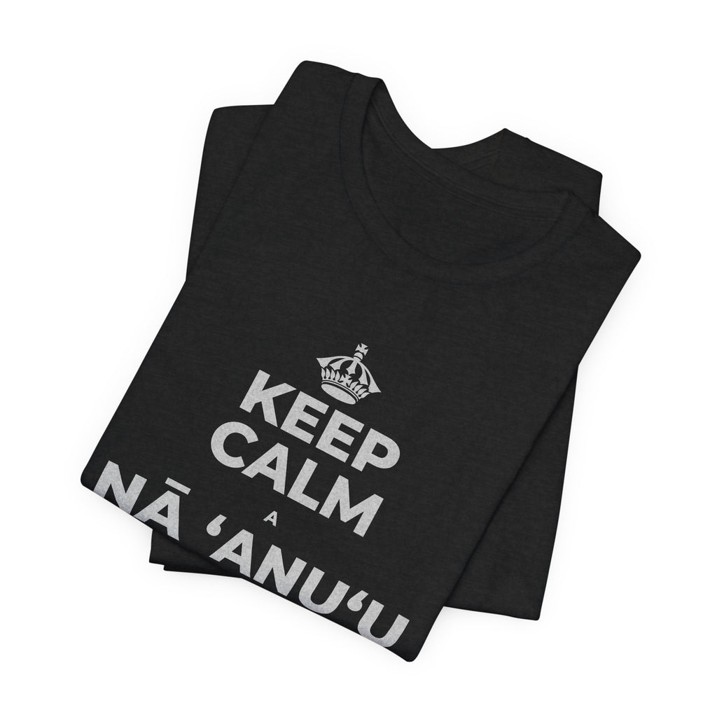 KEEP CALM A NĀ ʻANUʻU LIʻILIʻI, MAKAHIKI NUI T-Shirt (White–Asphalt)
