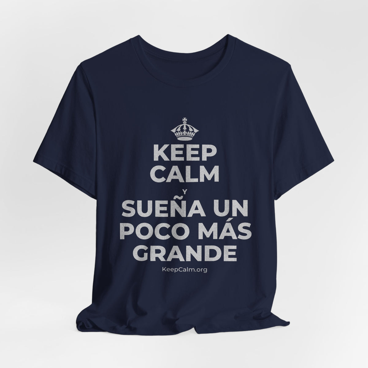 KEEP CALM Y SUEÑA UN POCO MÁS GRANDE T-Shirt (White–Asphalt)