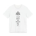 KEEP CALM AND آہستہ شروع کرو، مضبوط ختم کرو T-Shirt (White–Asphalt)