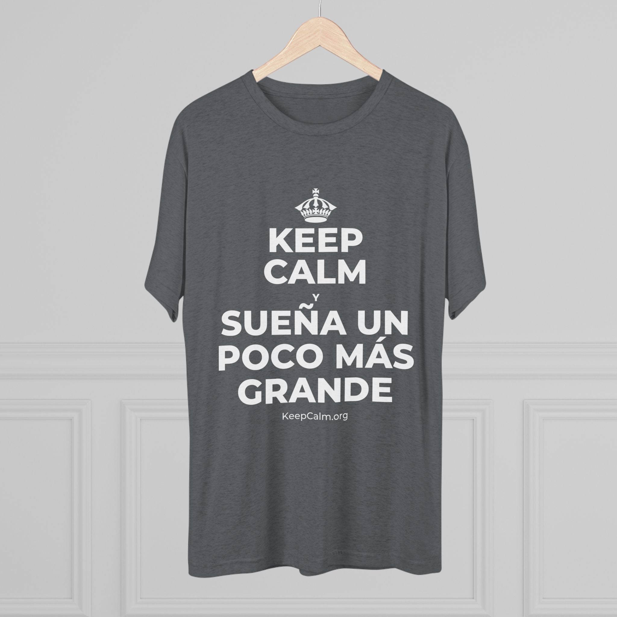 KEEP CALM Y SUEÑA UN POCO MÁS GRANDE Tri-Blend Tee