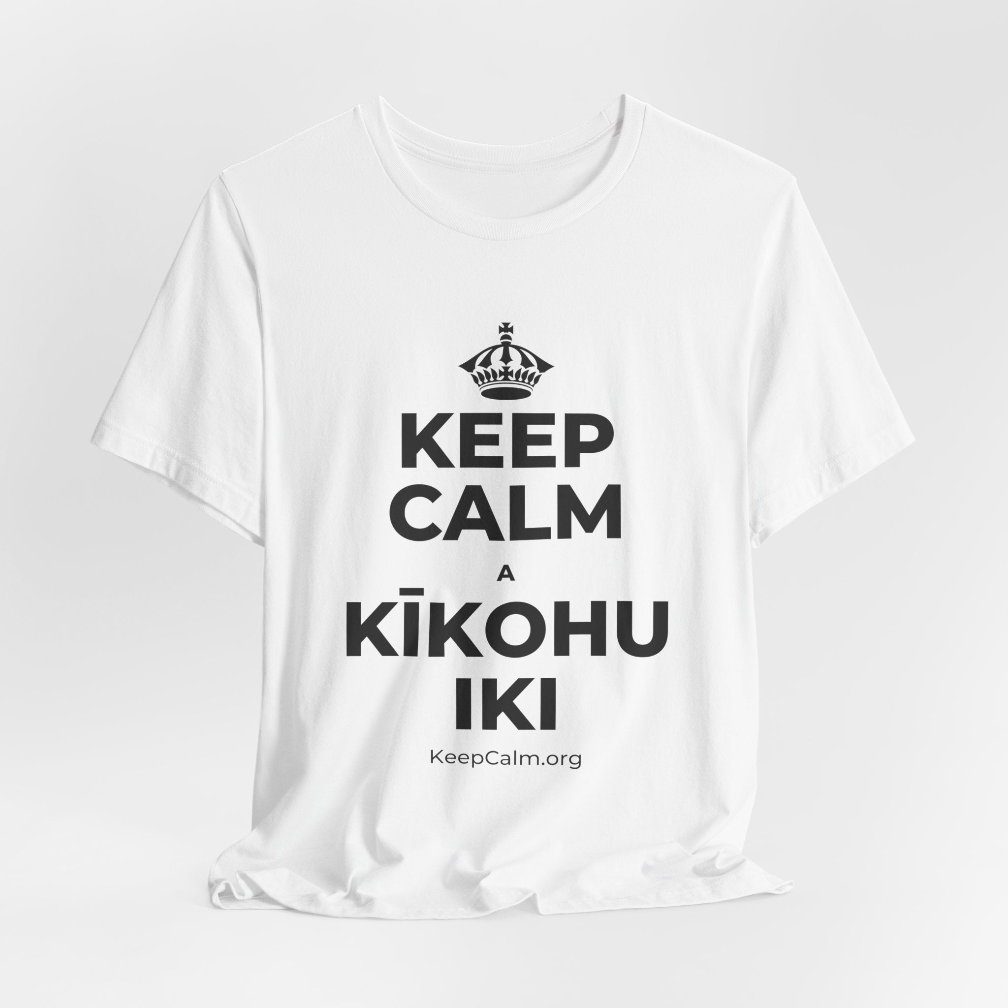 KEEP CALM A KĪKOHU IKI T-Shirt (White–Asphalt)