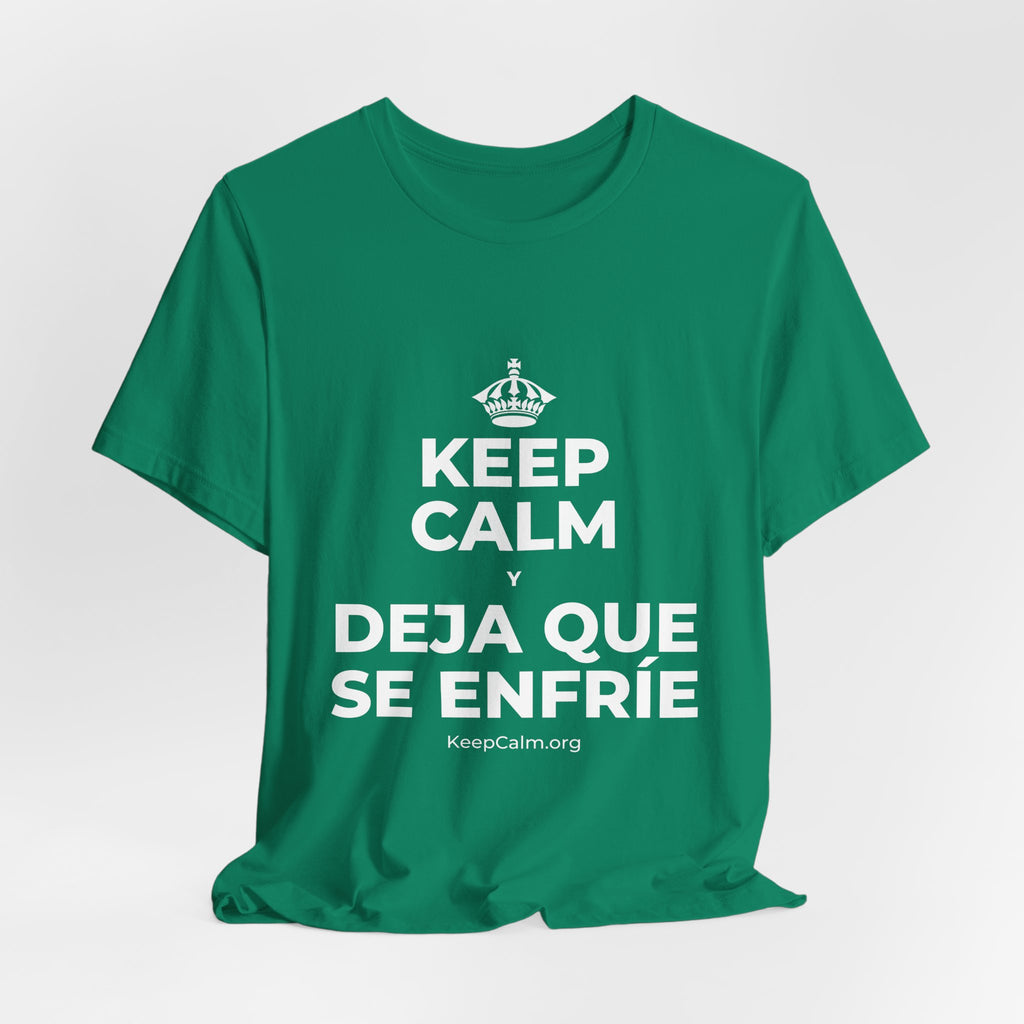 KEEP CALM Y DEJA QUE SE ENFRÍE T-Shirt (White–Asphalt)