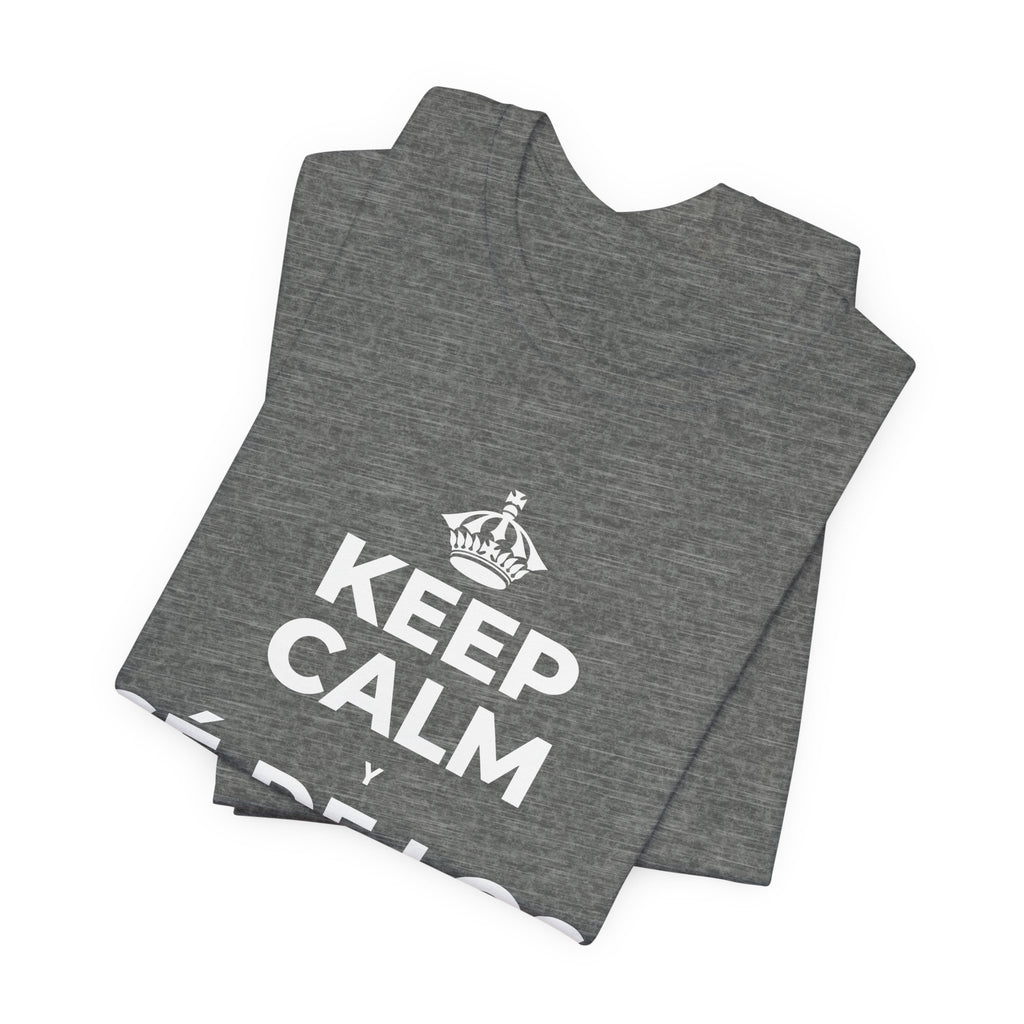 KEEP CALM Y SÉ DE LOS QUE AYUDAN T-Shirt (Baby Blue–Silver)