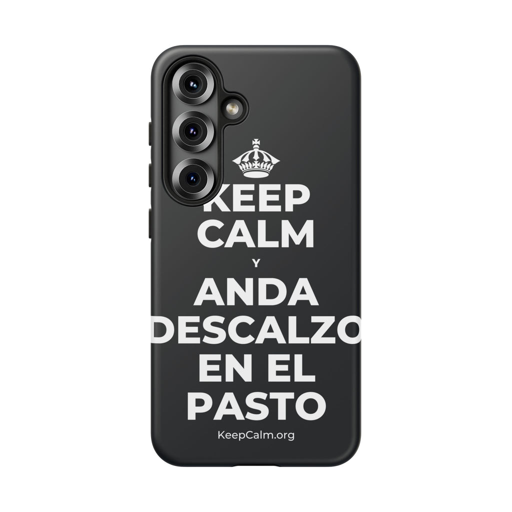 KEEP CALM Y ANDA DESCALZO EN EL PASTO Phone Case (Dark)