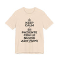 KEEP CALM E SII PAZIENTE CON LE NUOVE ABITUDINI T-Shirt (Soft Cream–Heather Mauve)